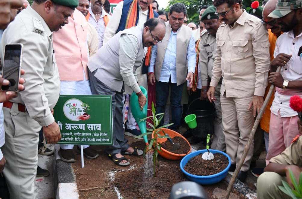 मां के सम्मान में लगाया गया प्रत्येक पौधा प्रकृति संरक्षण के संकल्प का प्रतीक : अरुण साव